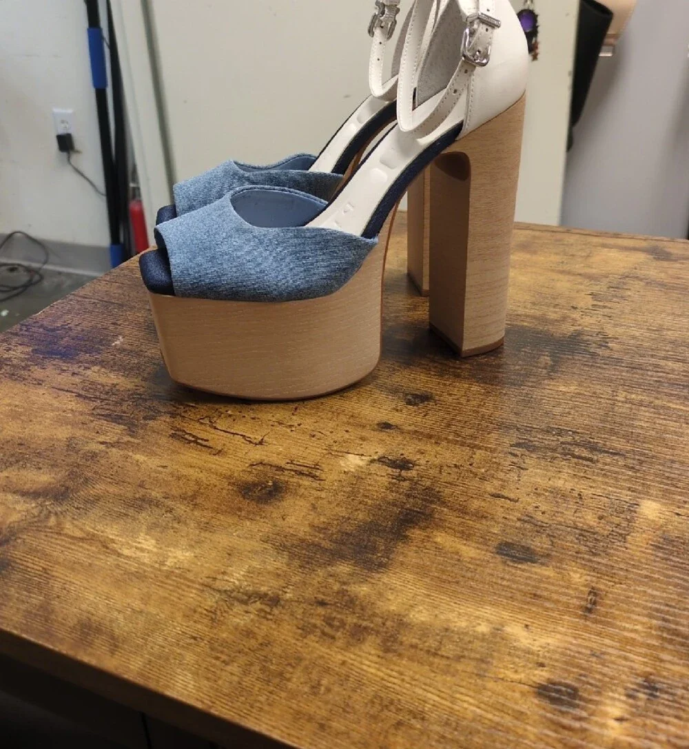 Gianni Bini Fenix Denim Peep Toe Woodgrain Platform Pumps/5.5